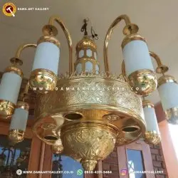 Pengrajin Lampu Masjid Nabawi Kuningan